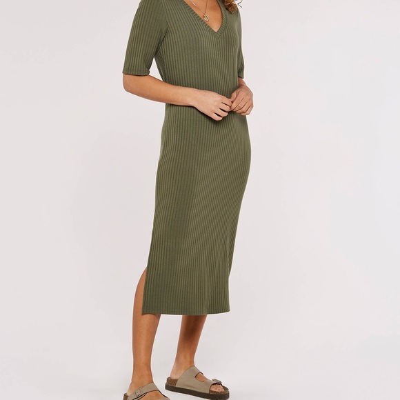 Banana Republic Dresses & Skirts - NWOT Banana Republic Olive Ribbed Midi Dress